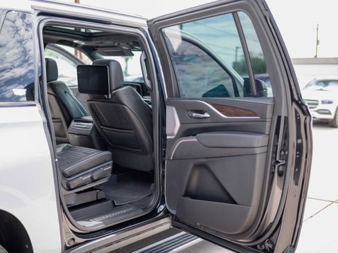 Used 2023 Cadillac Escalade ESV Sport Platinum w/ LPO, ONYX Package AWD/4WD image 13