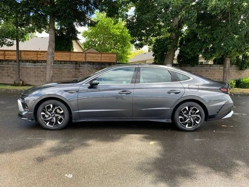 Certified 2024 Hyundai Sonata SEL FWD image 2
