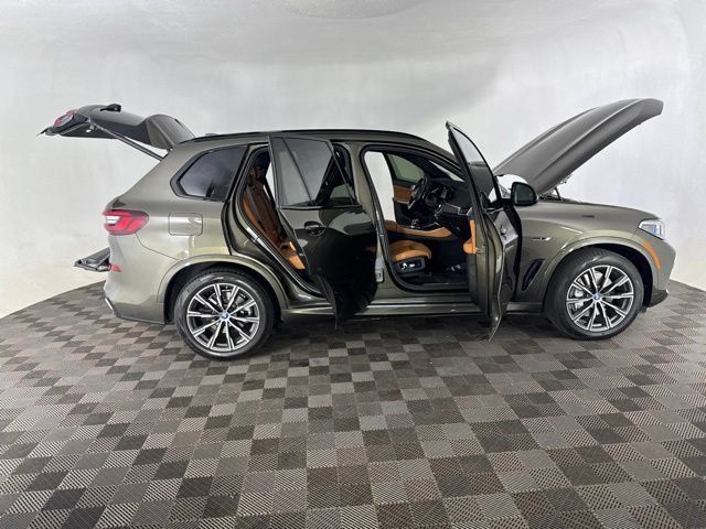 Used 2022 BMW X5 xDrive45e w/ M Sport Package AWD/4WD image 16