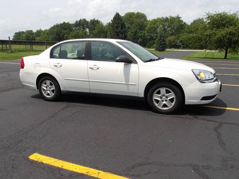 Used 2004 Chevrolet Malibu LS FWD image 1
