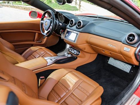 Used 2010 Ferrari California image 31