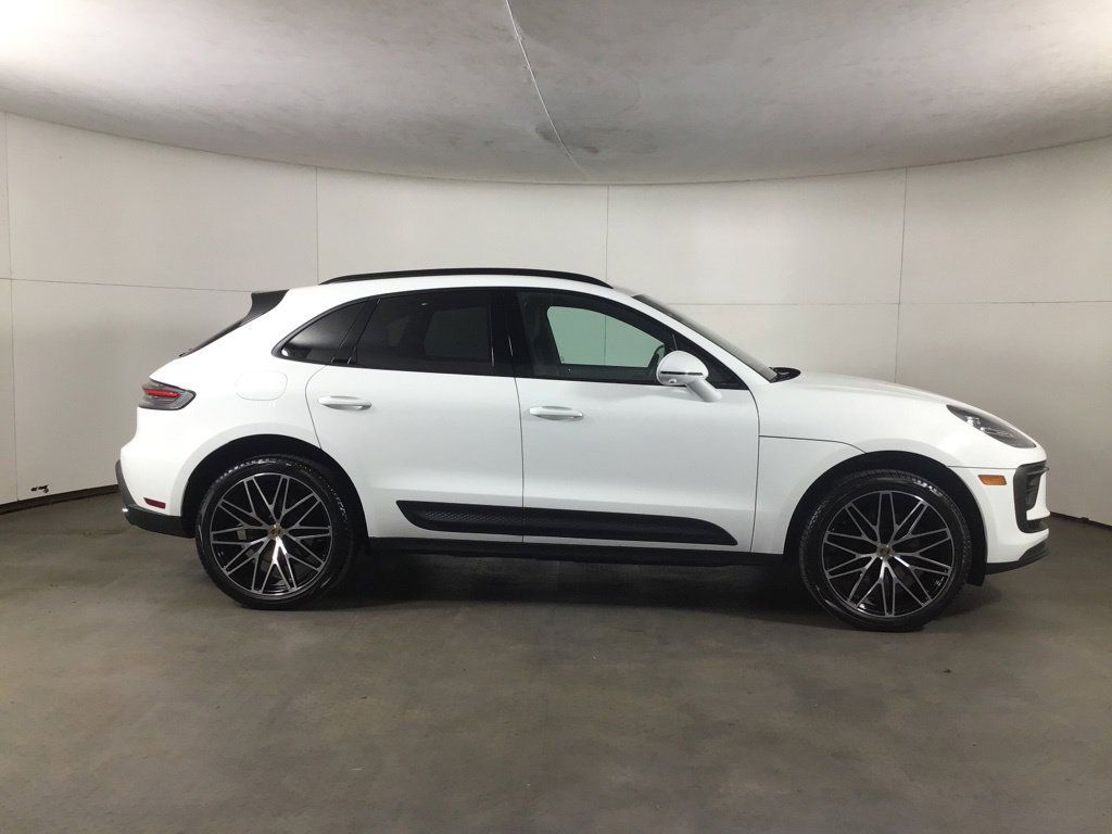 Certified 2026 Porsche Macan AWD/4WD image 8