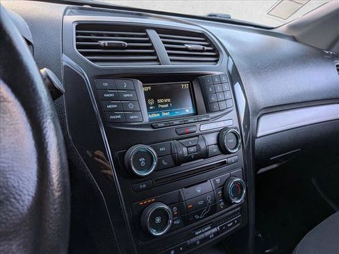 Used 2017 Ford Explorer XLT FWD image 21