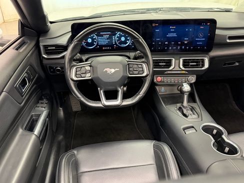 Used 2025 Ford Mustang Premium RWD image 31