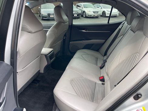 Used 2018 Toyota Camry SE image 14
