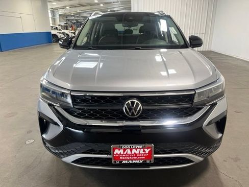 Used 2023 Volkswagen Taos SE AWD/4WD image 8