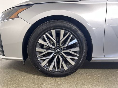 Used 2023 Nissan Altima 2.5 SV image 11