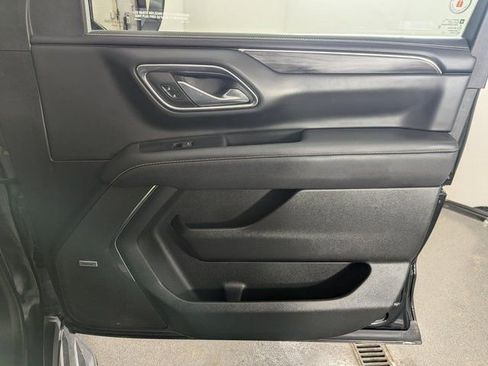 Used 2023 GMC Yukon SLT w/ SLT Premium Package image 28