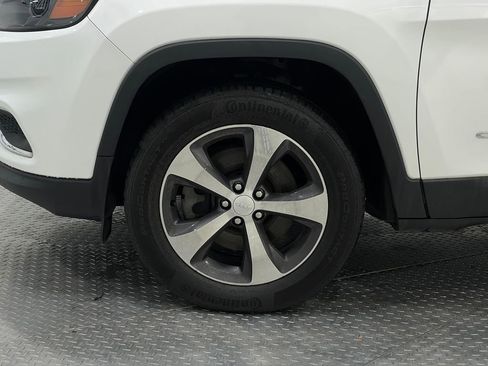 Used 2019 Jeep Cherokee Limited image 34