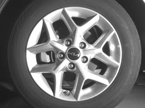 Used 2025 Kia Soul LX w/ LX Technology Package image 12