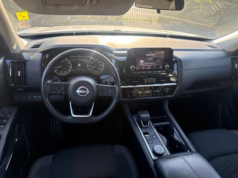 Used 2025 Nissan Pathfinder SV AWD/4WD image 23