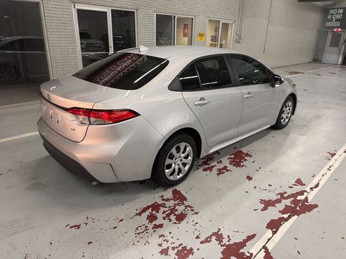 Used 2023 Toyota Corolla LE image 4