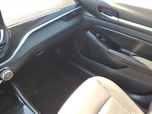 Used 2024 Nissan Altima 2.5 SR w/ SR Premium Package FWD image 34