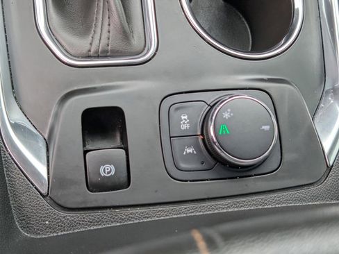 Used 2021 Chevrolet Traverse RS image 21