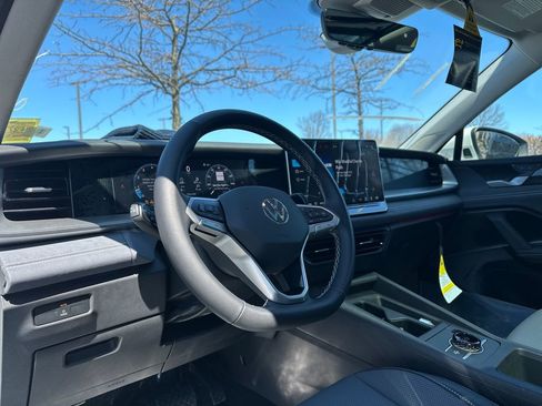 New 2026 Volkswagen Tiguan SE image 6