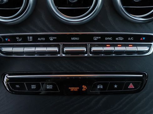 Used 2021 Mercedes-Benz GLC 300 image 20