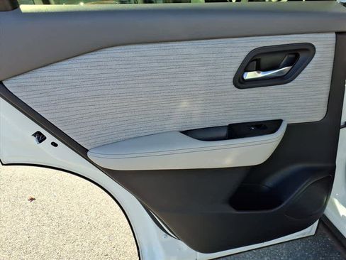 Certified 2023 Nissan Rogue SV image 12