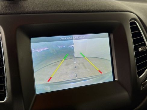 Used 2018 Jeep Compass Latitude w/ Popular Equipment Group image 16