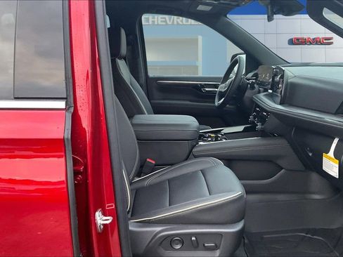 New 2025 Chevrolet Suburban Premier w/ Sun And Tow Package image 11