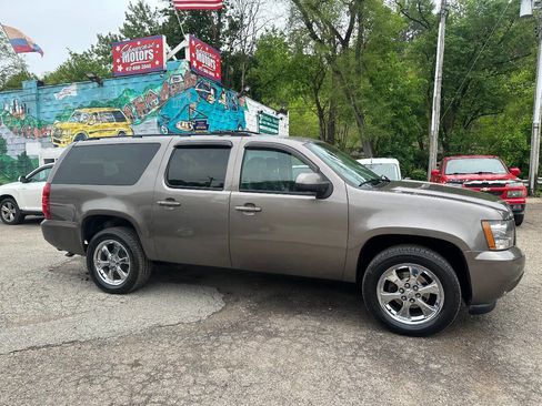 Used 2014 Chevrolet Suburban LT w/ Luxury Package AWD/4WD image 1