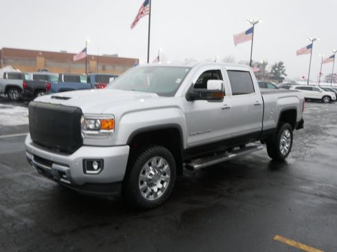 Used 2019 GMC Sierra 2500 Denali w/ Duramax Plus Package image 4