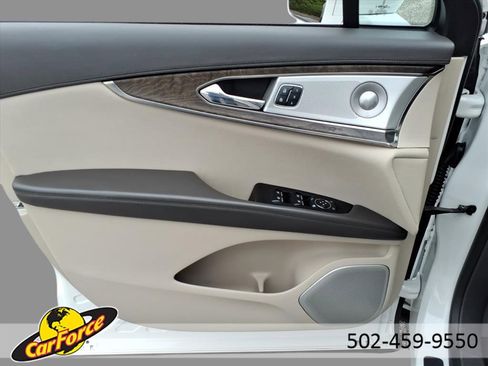 Used 2020 Lincoln Nautilus Reserve w/ Equipment Group 202A image 16