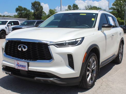 Used 2022 INFINITI QX60 Luxe w/ Cargo Package FWD image 3