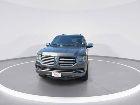 Used 2016 Lincoln Navigator Select AWD/4WD image 3