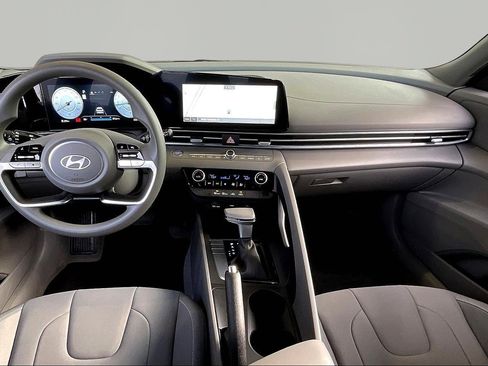 Used 2024 Hyundai Elantra SEL FWD image 7