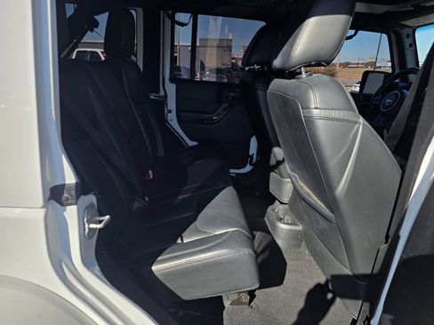 Used 2015 Jeep Wrangler Unlimited Sahara image 15