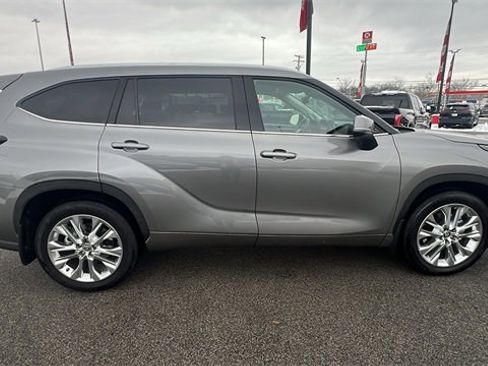 Certified 2025 Toyota Highlander Limited image 6