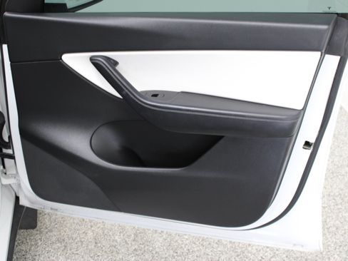 Used 2021 Tesla Model Y Long Range AWD/4WD image 33