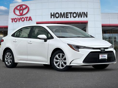 New 2026 Toyota Corolla LE image 2