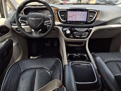 Used 2022 Chrysler Pacifica Limited FWD image 30