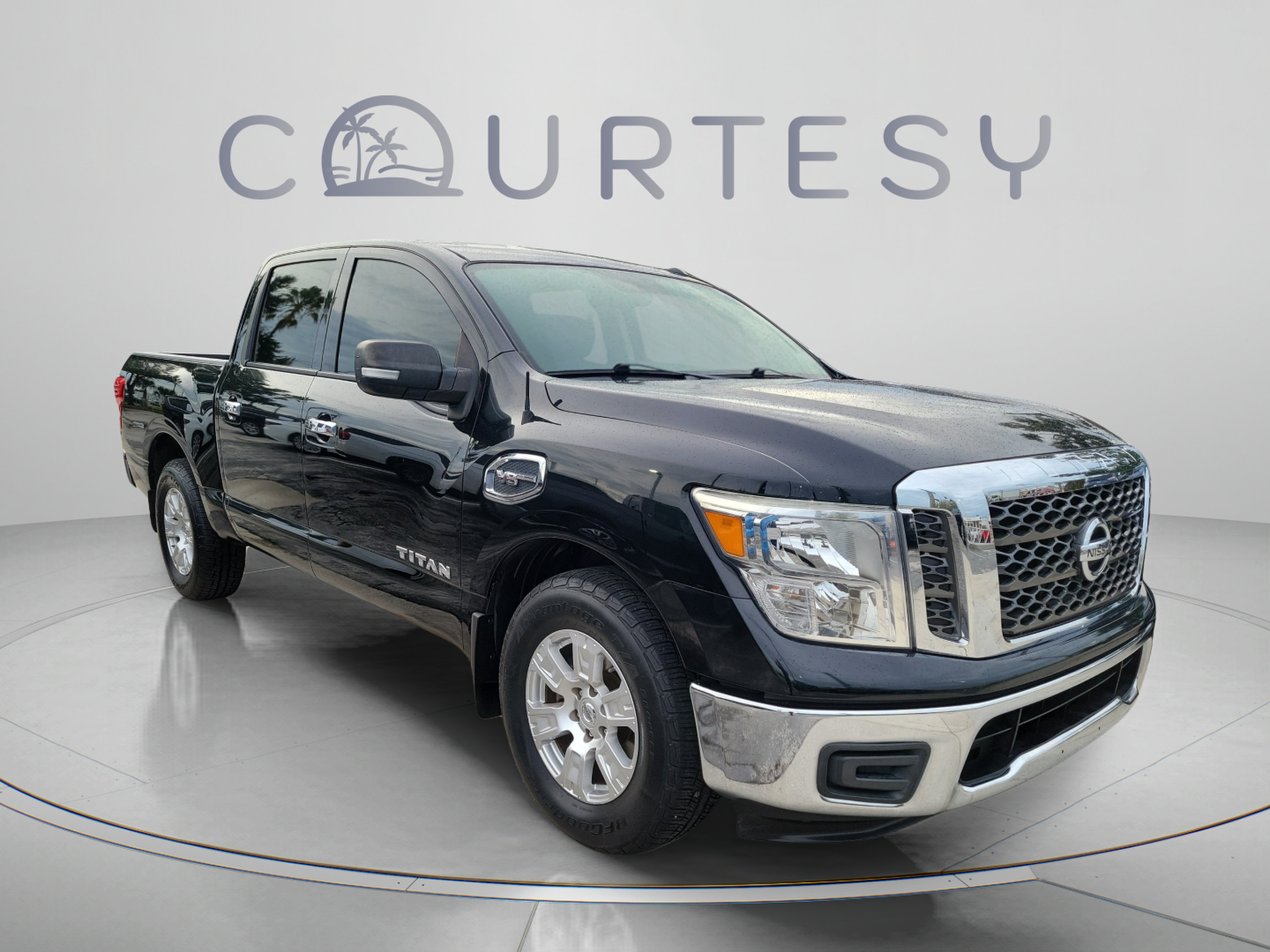 Used 2017 Nissan Titan SV RWD image 5