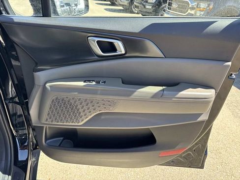 Used 2025 Kia Carnival LXS image 18