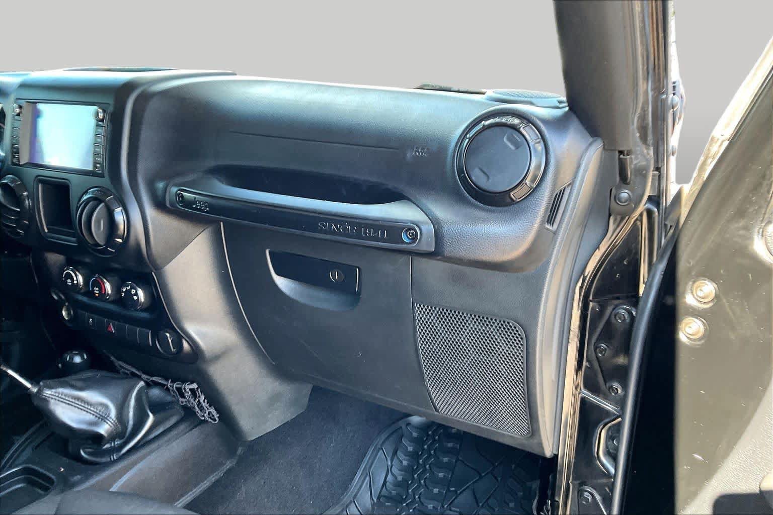 Used 2015 Jeep Wrangler Unlimited Sport AWD/4WD image 17