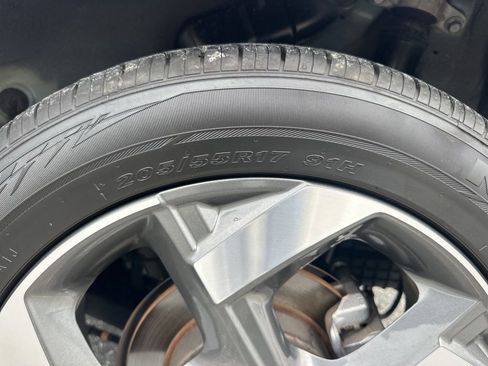 Used 2024 Hyundai Venue SEL image 28