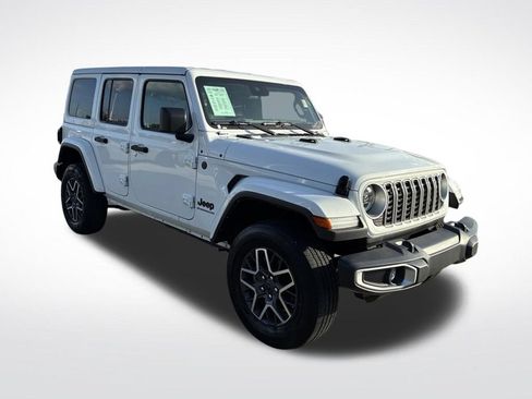 Used 2025 Jeep Wrangler Unlimited Sahara AWD/4WD image 4