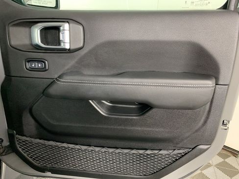 Used 2023 Jeep Gladiator Overland w/ LED Lighting Group image 38