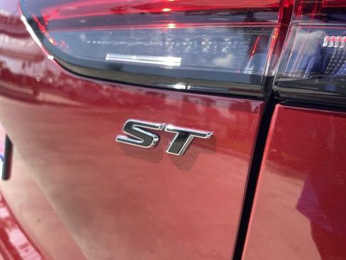 Used 2023 Buick Envision Essence w/ Sport Touring Package FWD image 32