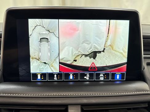 Used 2023 GMC Yukon SLT w/ SLT Premium Package AWD/4WD image 22