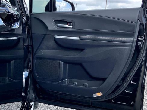 Used 2025 Toyota Sienna XLE Woodland Edition image 22