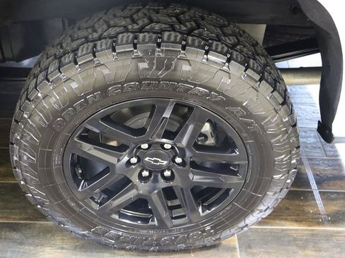 Used 2024 Chevrolet Silverado 1500 LT Trail Boss w/ Convenience Package II image 39