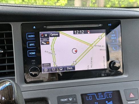 Used 2017 Toyota Sienna XLE Premium FWD image 20