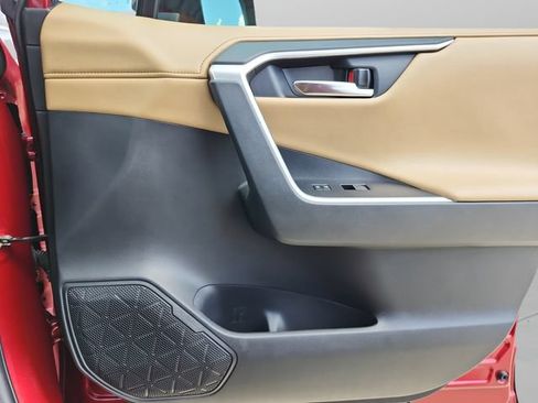 Used 2019 Toyota RAV4 Limited w/ Cold Weather Package FWD image 32
