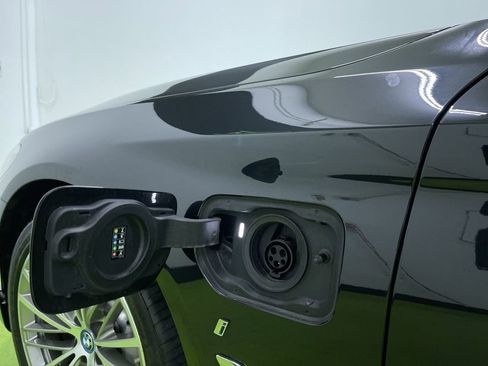 Used 2018 BMW 530e w/ Premium Package 2 image 15