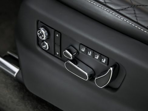 Used 2019 Bentley Bentayga AWD/4WD image 25