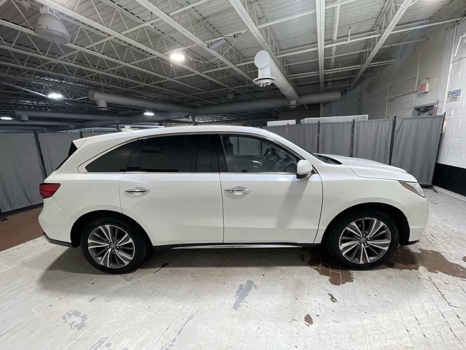 Used 2018 Acura MDX w/ Technology Package AWD/4WD image 27