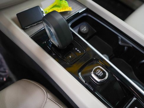 Used 2024 Volvo XC60 B5 Plus image 26